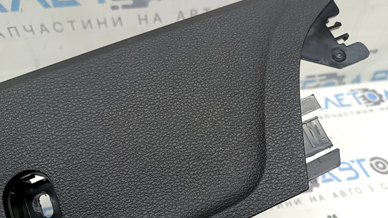 Накладка центральной консоли боковая правая Audi Q5 80A 18-25 черная, царапины