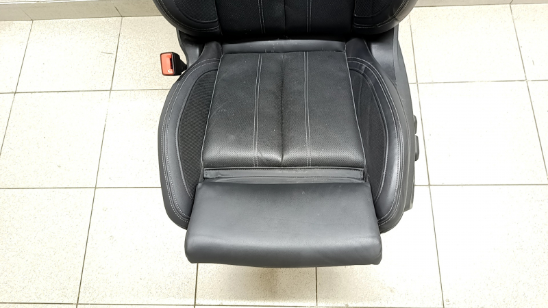 Сидіння водійське Audi Q5 80A 21-25 з airbag, електричне, підігрів, шкіра чорна з сірим рядком, перфорація