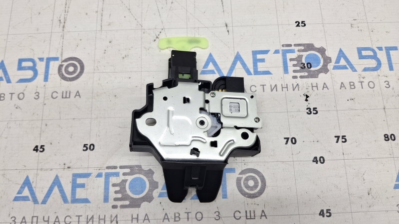 Замок кришки багажника Toyota Corolla 20-26 keyless