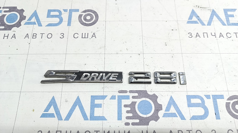 Эмблема надпись SDrive 28i двери передней левой BMW X3 F25 15-17
