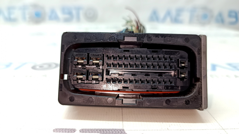 Фишка на блок ABS Toyota Camry v50 12-14 hybrid usa