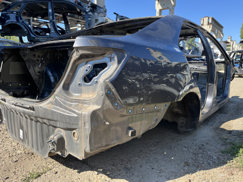 Четверть крыло задняя правая Toyota Camry v50 12-14 usa на кузове, графит, вмятинка, тычки
