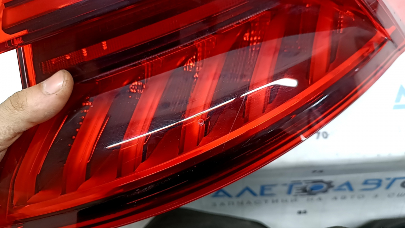 Фонарь внешний крыло правый Audi Q8 19-26 царапины