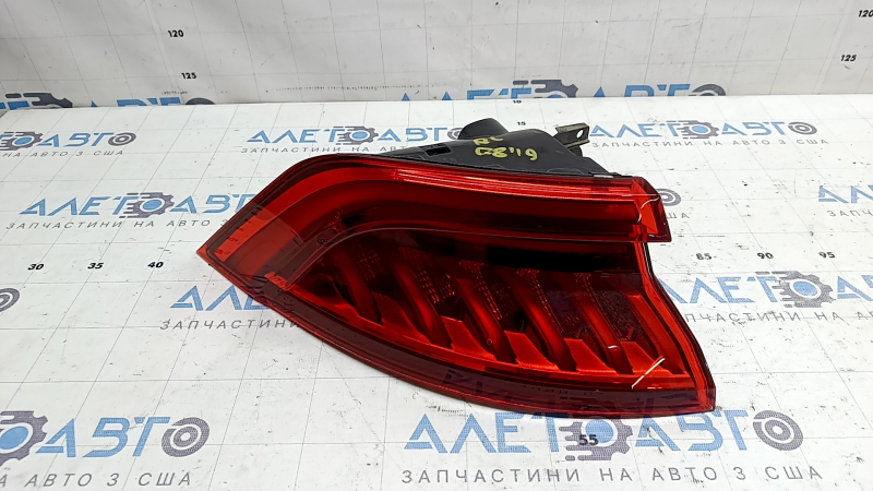 Фонарь внешний крыло левый Audi Q8 19-26 потерт
