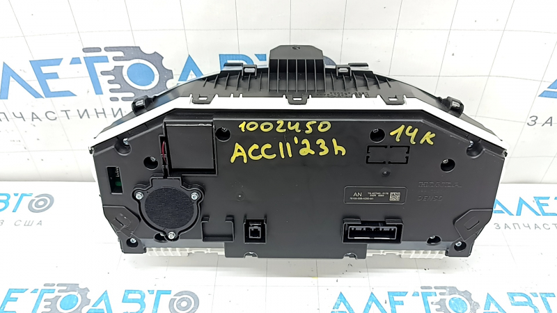 Щиток приборов Honda Accord 23-26 hybrid 14к, пятна на стекле, трещина в креплении