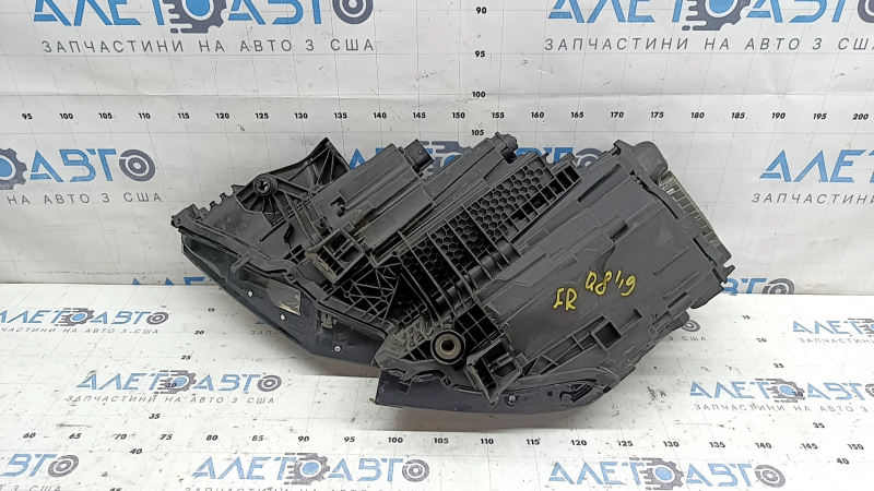Фара передняя правая в сборе Audi Q8 19-24 LED, Matrix beam, под полировку, царапины
