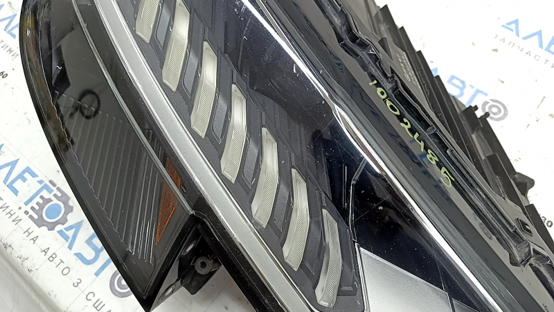 Фара передняя правая в сборе Audi Q8 19-24 LED, Matrix beam, под полировку, царапины