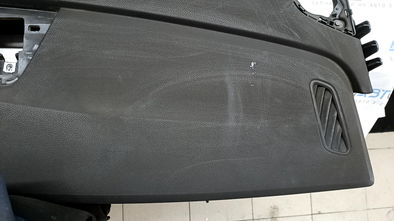 Торпедо передняя панель без AIRBAG Audi Q8 19-25 черная, в копоти, оплавлена