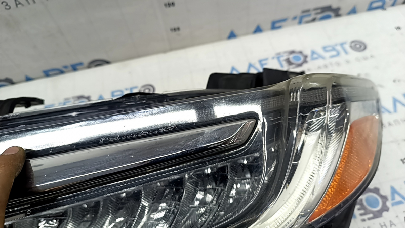 Фара передня ліва в зборі Honda Insight 19-22 LED, під полірування, відколи на хром молдингу, жовтить LED, потерте скло