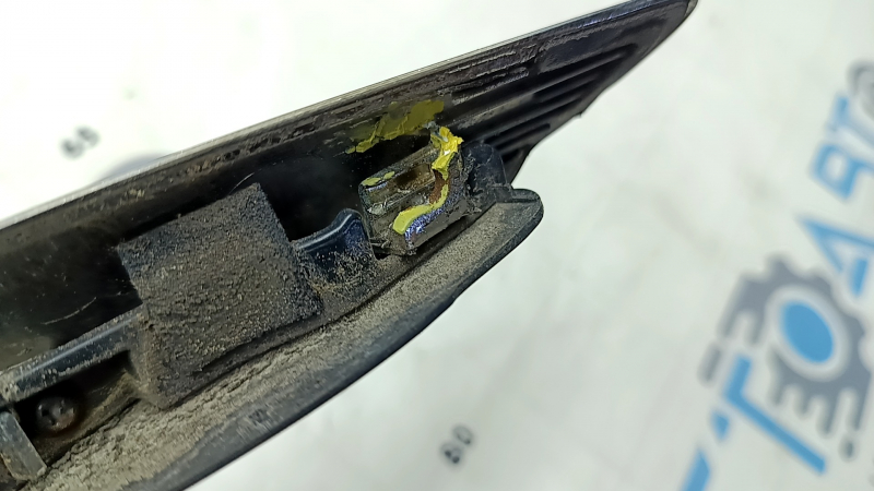 Решітка радіатора grill Hyundai Sonata 11-15 hybrid, з емблемою, подряпини, поліз лак, здувся хром, пісок, зламане кріплення