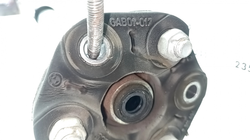 Карданный вал кардан BMW X3 F25 13-17 2.0T RWD микротрещины на муфте, микротрещины на подвесном