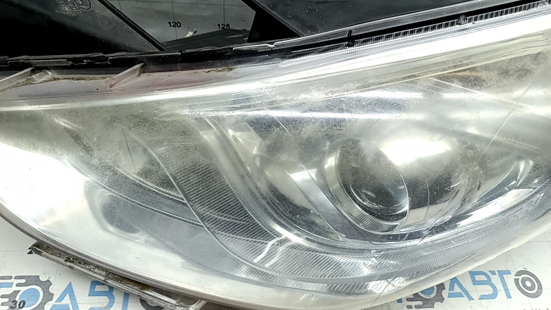 Фара передня ліва Hyundai Sonata 11-15 hybrid галоген, подряпини, що вигоріла