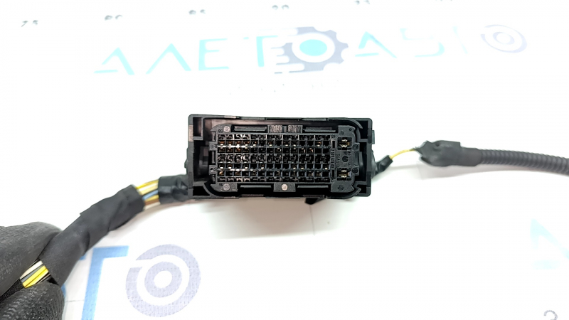 Фишка на блок ECU компьютер двигателя BMW X3 F25 15-17 2.0T большая, черная, 33 пинов