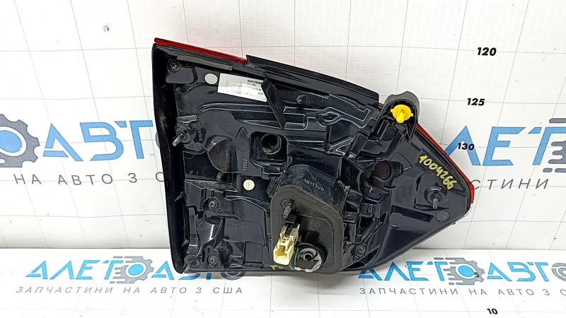 Фонарь внутренний крышка багажника правый Subaru Forester 19-24 SK царапины