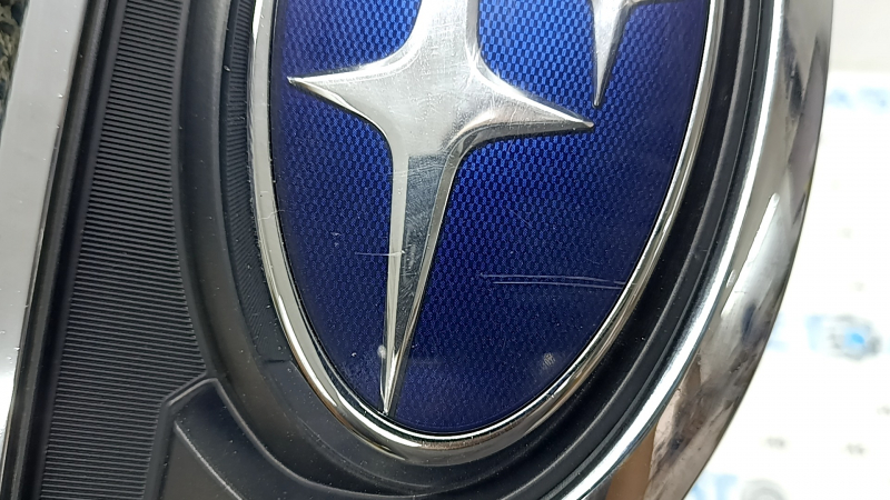 Решетка радиатора grill в сборе Subaru Forester 19-21 SK верхняя хром, с эмблемой, тычки, царапины