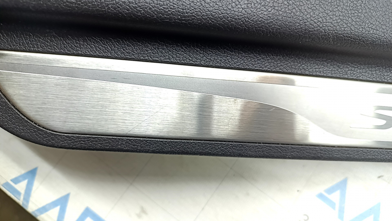 Накладка порога передня права Hyundai Sonata 11-15 коричнева, з хромованою накладкою, подряпини