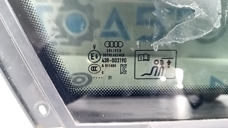 Форточка глухое стекло задняя левая Audi Q8 21-26 тонировка с хром молдингом, погнул хром, примята