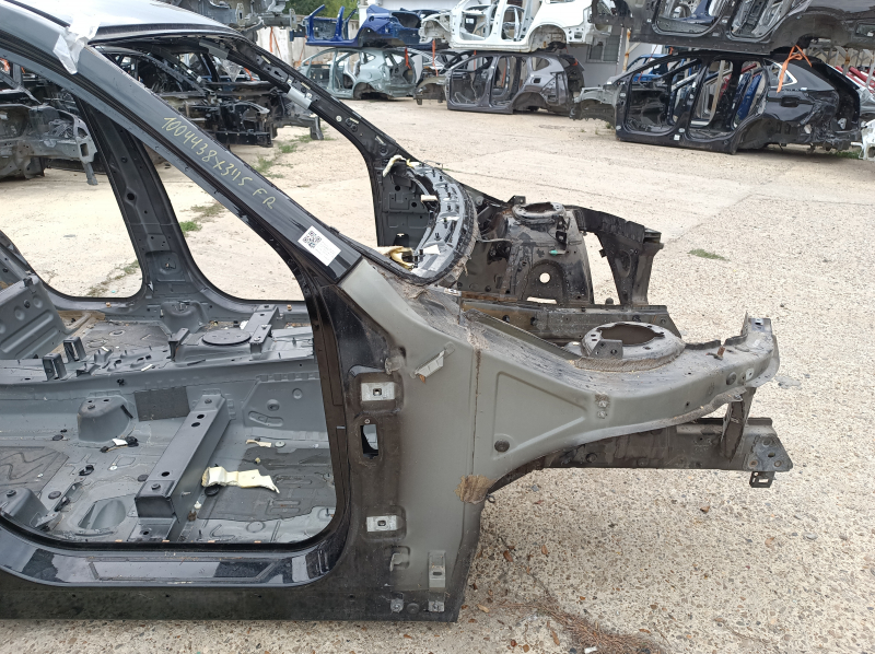 Четверть передняя правая BMW X3 F25 11-17 с ресничкой, на кузове, черная
