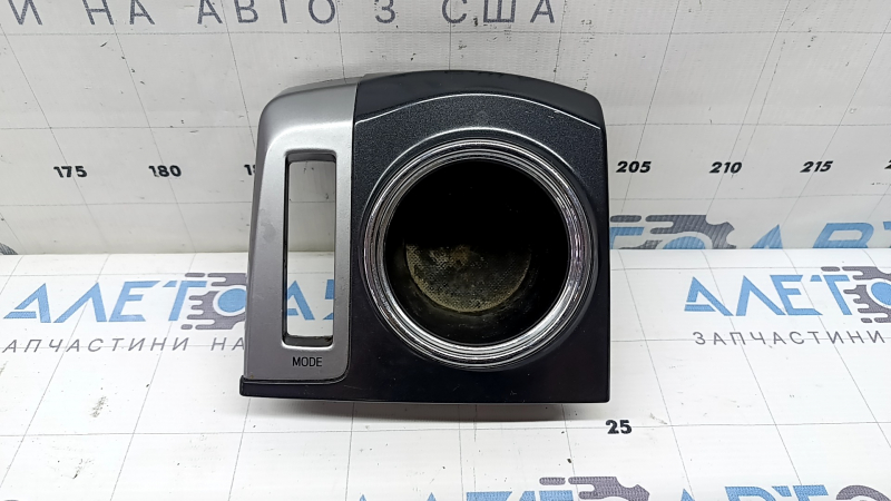 Підсклянник з кнопками Toyota Prius V 15-17 подряпини