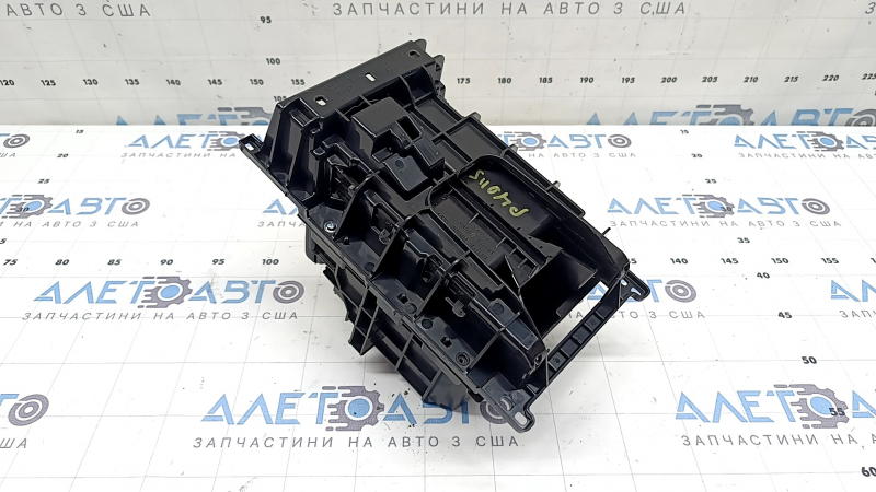 Підсклянник нижній у зборі Toyota Prius V 12-17 чорний, подряпини