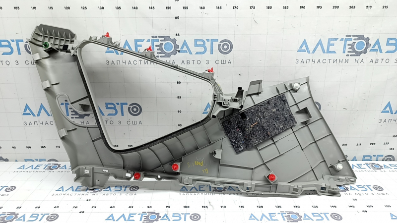 Накладка задней стойки левая Toyota Prius V 12-17 серая, 2 части, потерта