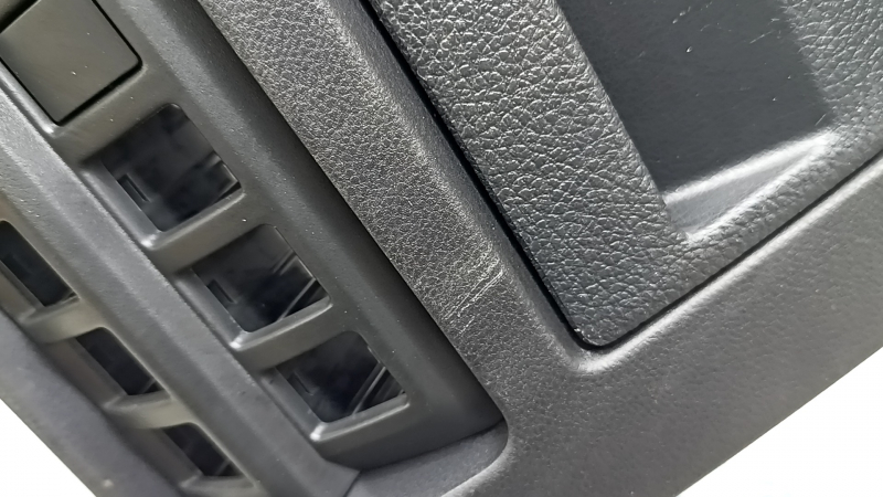 Накладка колени водителя Subaru Forester 19-24 SK черная, с заглушкой, потерта