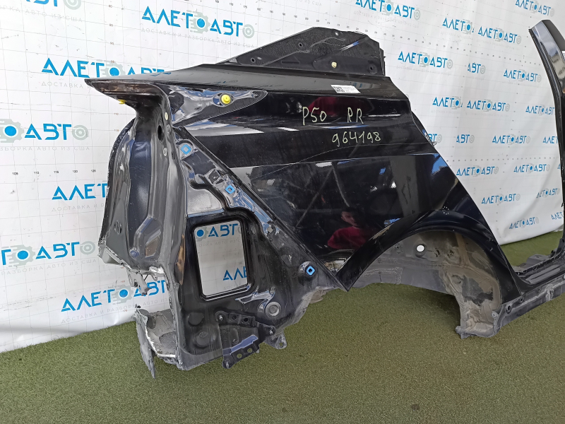 Чверть крило задня права Toyota Prius 50 16-18 під BSM відпиляна з центральною стійкою, чорна, тичка