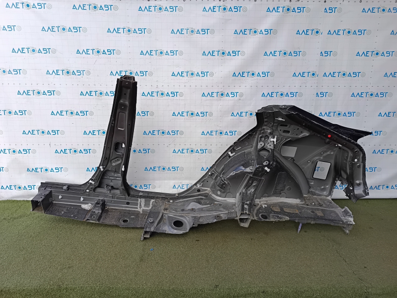 Чверть крило задня права Toyota Prius 50 16-18 під BSM відпиляна з центральною стійкою, чорна, тичка
