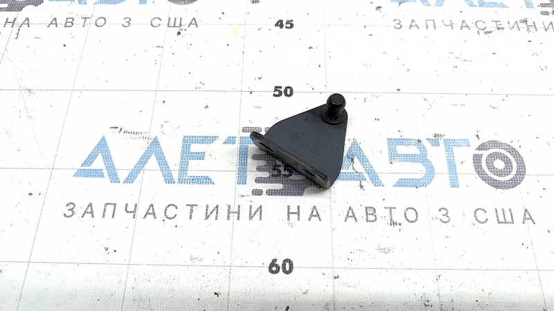 Кронштейн амортизатора двери багажника правый Nissan Murano z52 17-24 на кузове