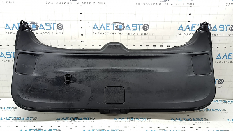 Обшивка дверей багажника нижня Subaru Forester 19-24 SK чорна, подряпини, затерта