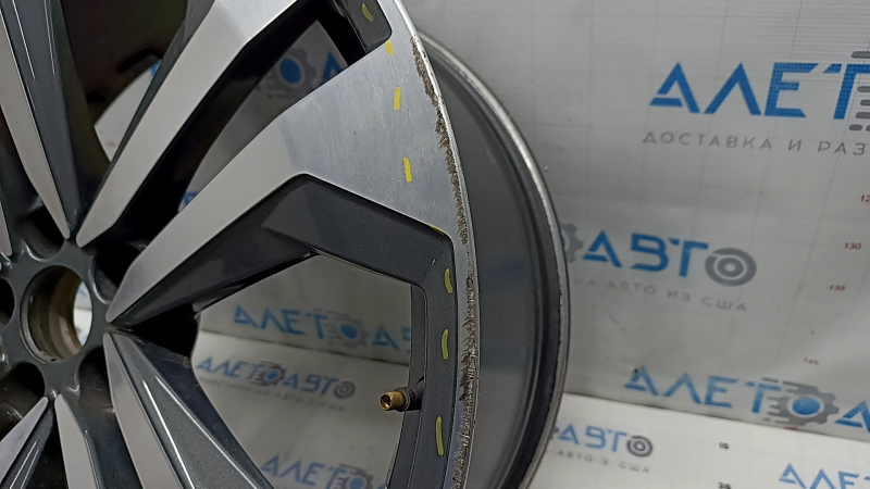 Диск колесный R22 x 10J ET21 Audi Q8 19-23 бордюрка, вмятина