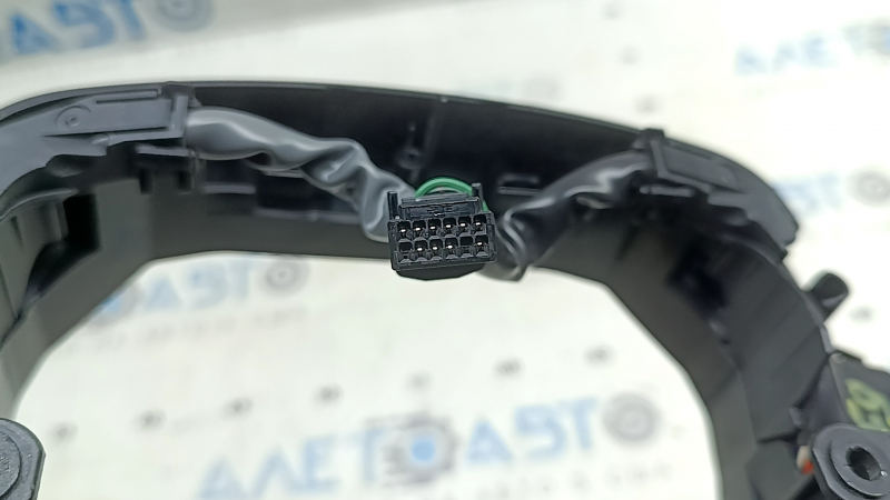 Кнопки управления на руле Toyota Rav4 19-23 без подогрева руля, черная накладка, царапина