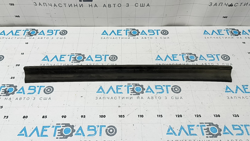 Ущільнювач двері задньої правої Subaru Forester 19-24 SK нижній, великий, кріплення надірване
