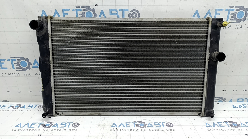 Радіатор охолодження - вода Toyota Prius V 17-17