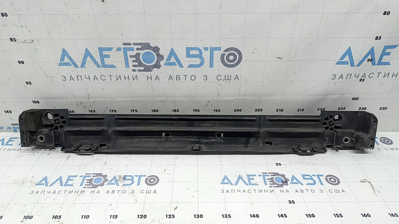 ефлектор радіатора верхній Toyota Prius V 12-17
