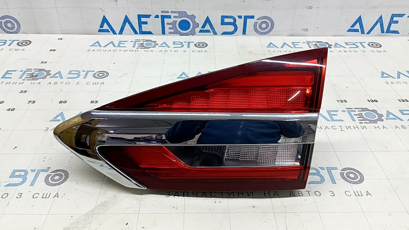 Фонарь внутренний крышка багажника правый Ford Fusion mk5 19-20 галоген+LED с хромом level 3, царапина