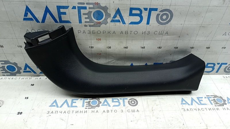 Обшивка дверей багажника права Toyota Rav4 19-25 чорна, потертість