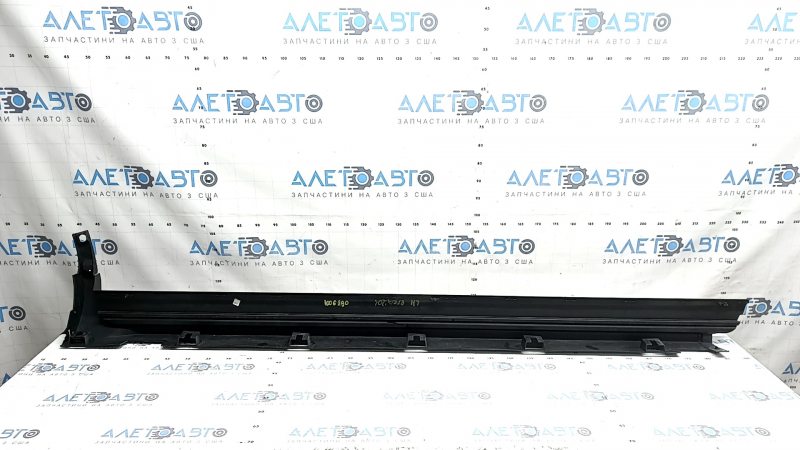 Порог левый Ford Escape MK4 20-26 структура, без уплотнителя, обломан фрагмент, потерт