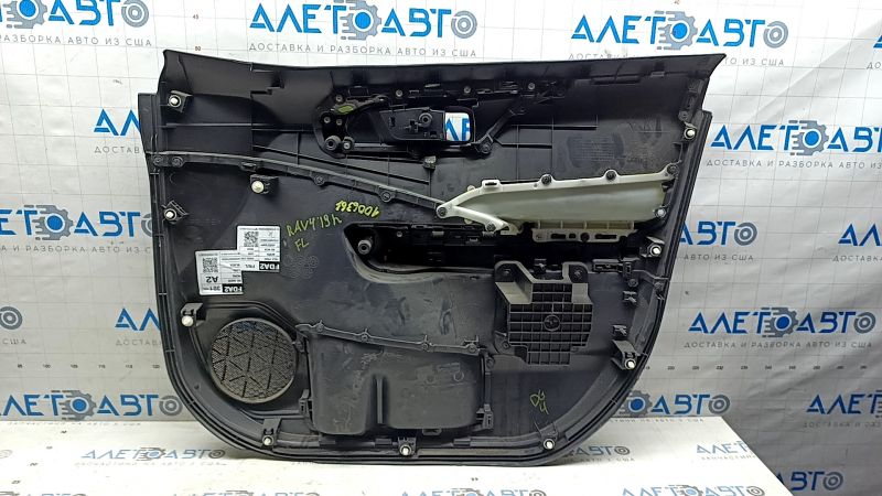 Обшивка двери карточка передняя левая Toyota Rav4 19-24 черная, подлокотник кожа черная, вставка пластик черный, хром молдинг, царапины
