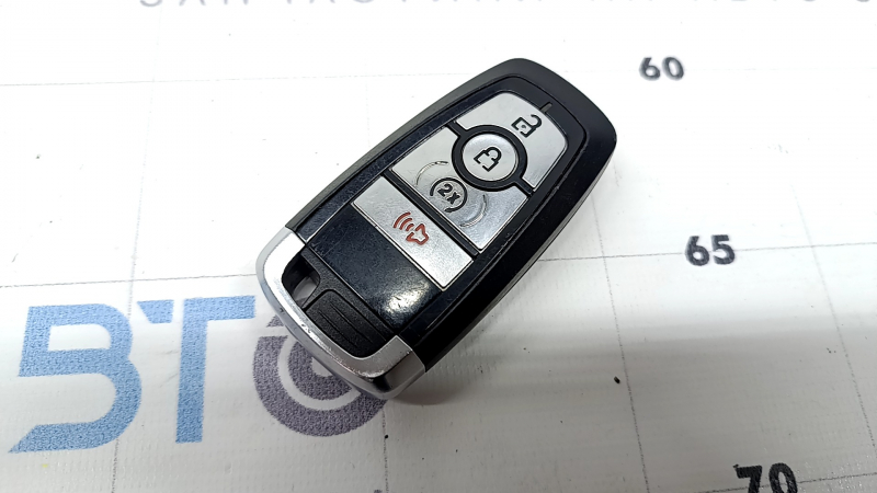 Ключ smart Ford Escape MK4 20-25 4 кнопки, царапины
