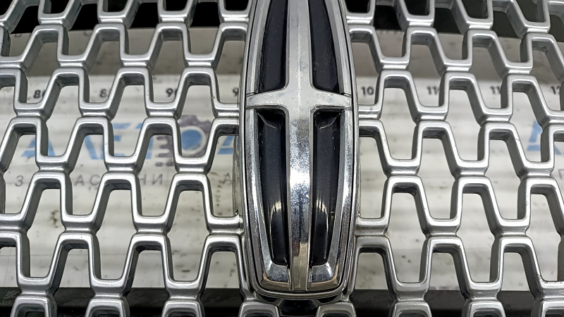 Грати радіатора grill Lincoln MKZ 17-20 хром, з емблемою, відколи