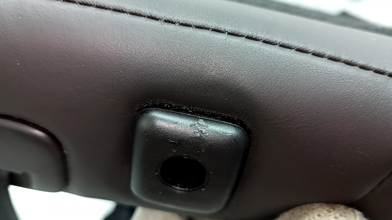 Спинка заднього ряду 2 ряд ліва Mazda CX-5 19-23 шкіра коричнева з перфорацією, з чорним ременем, підігрів, прим'ята, подряпини, надриви на спинці