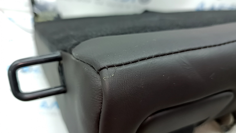 Спинка заднього ряду 2 ряд ліва Mazda CX-5 19-23 шкіра коричнева з перфорацією, з чорним ременем, підігрів, прим'ята, подряпини, надриви на спинці