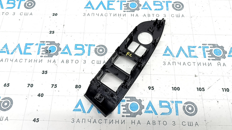 Накладка управления стеклоподъемником передним левым Mazda CX-5 17-25 черный глянец, с хром молдингом, царапины