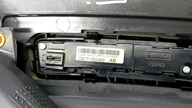 Торпедо передня панель з AIRBAG Ford Fusion mk5 17-20 чорна під start-stop, динамік з проекцією, здулося покриття
