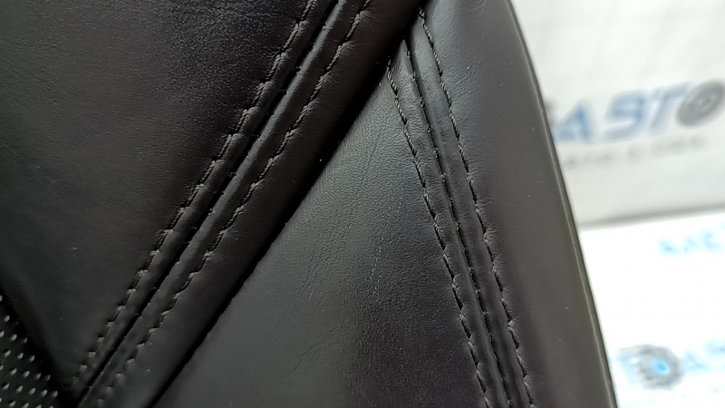 Обшивка спинки пасажирського сидіння Mazda CX-5 17-23 шкіра коричнева, підігрів, вентилятор обдува, перфорація, подряпини