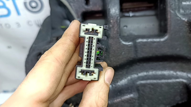 Подушка заднего ряда сидений 2 ряд Jeep Grand Cherokee WL 22-24 кожа черная серая строчка, с подогревом, треснут пенопласт, под химчистку, отсутствует фрагмент пенопласта