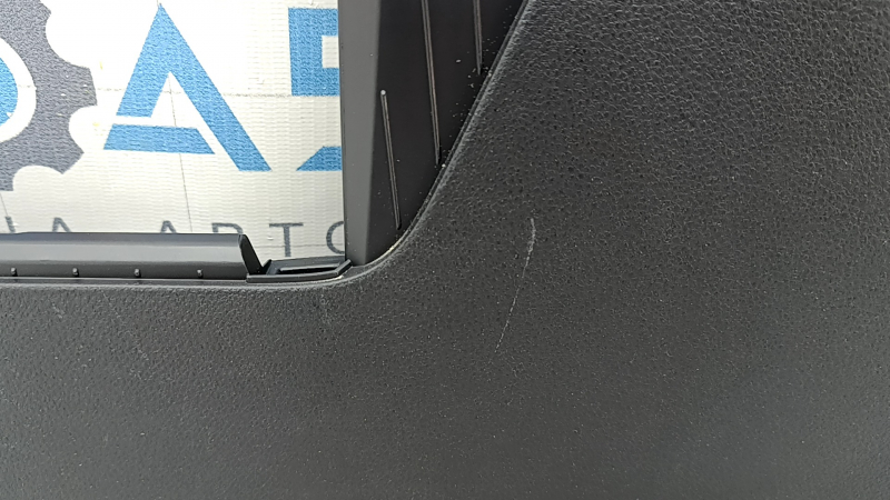 Накладка центральної консолі збоку задня ліва Subaru Forester 25-26 чорна, подряпини