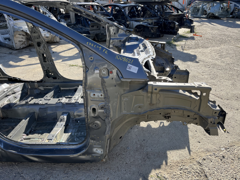 Четверть передняя правая Ford Edge 19-24 на кузове, графит, примята, надрывы, обломаны болты
