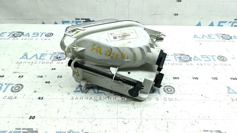 Поворотник правый Ford Escape MK3 17-19 рест, белый с птф, под полировку